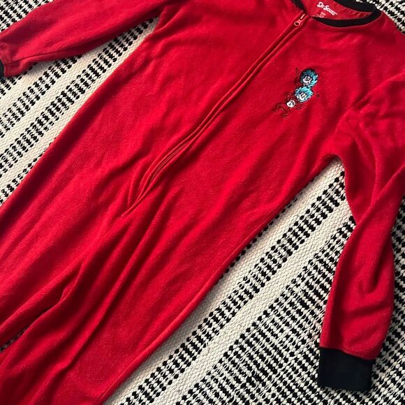 Dr.Seuss Size Medium Red Thing 1 and thing 2 footed Pjs women’s - Picture 5 of 5